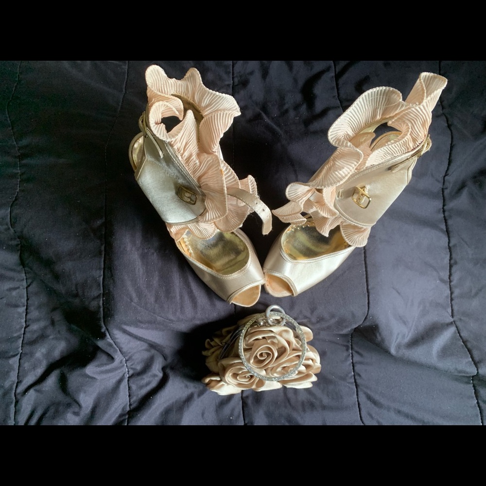 Gold shiny heels w/ matching purse